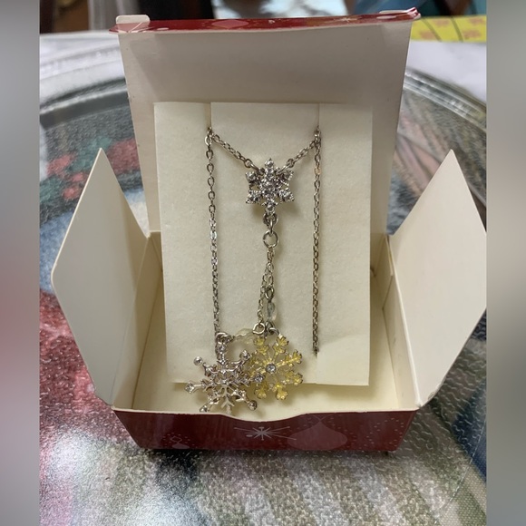 2006 AVON SNOWFLAKE NECKLACE w/ ORIG. BOX - Picture 2 of 6